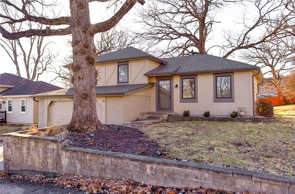 741 Heatherwood Dr  