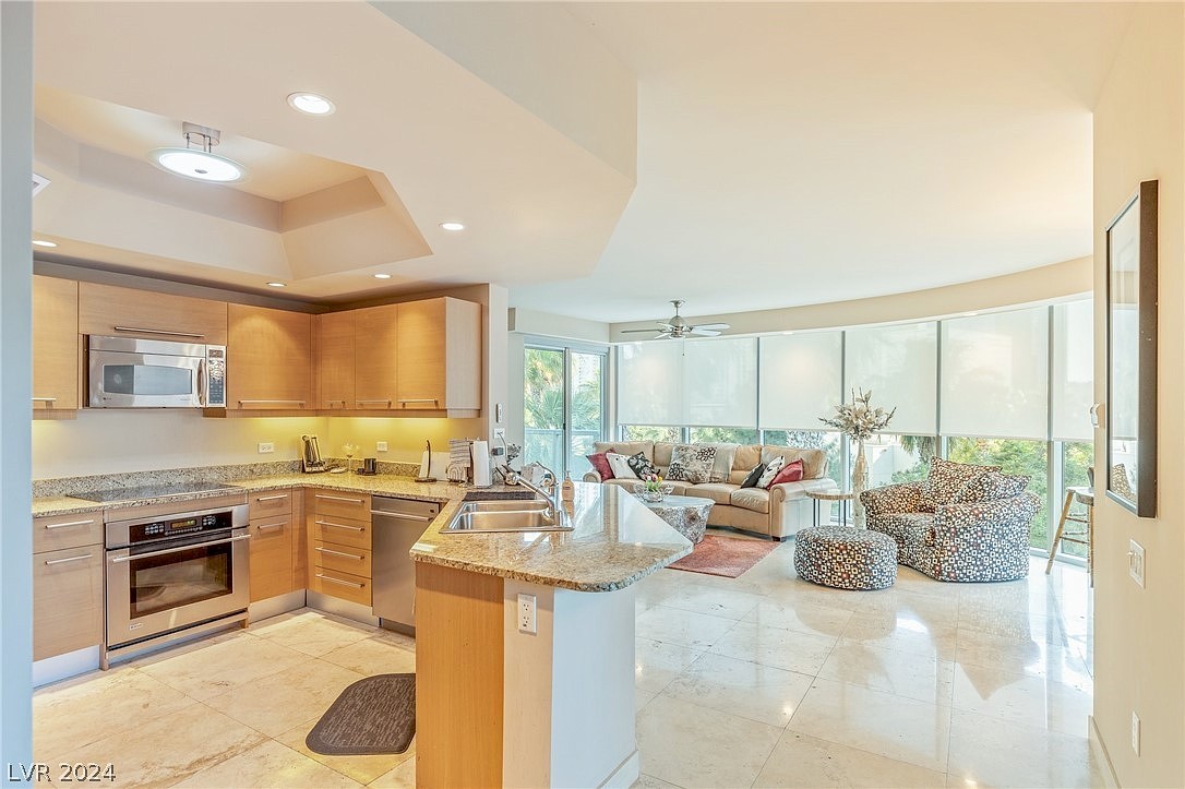 322 KAREN AVE Unit 208  