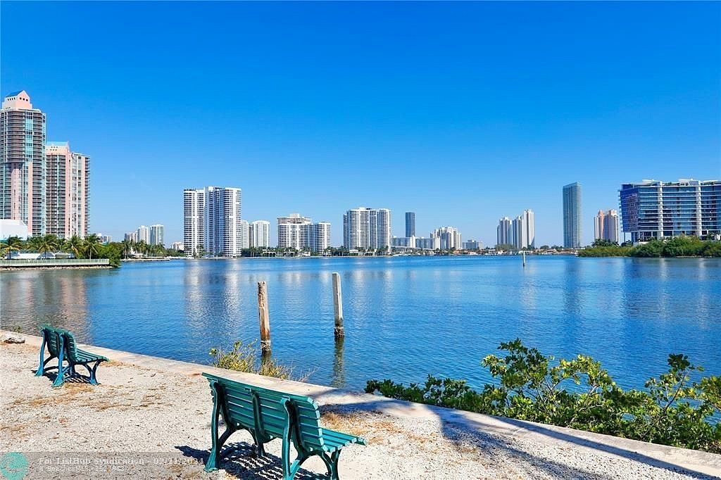 3255 NE 184th St Unit 12105  