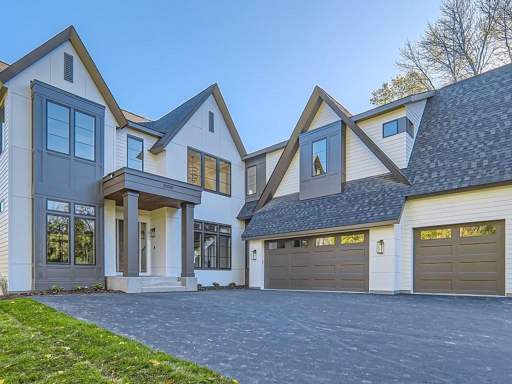 2700 White Oak Cir