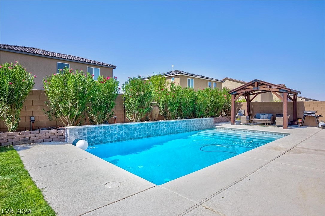 3901 E Teller Dr