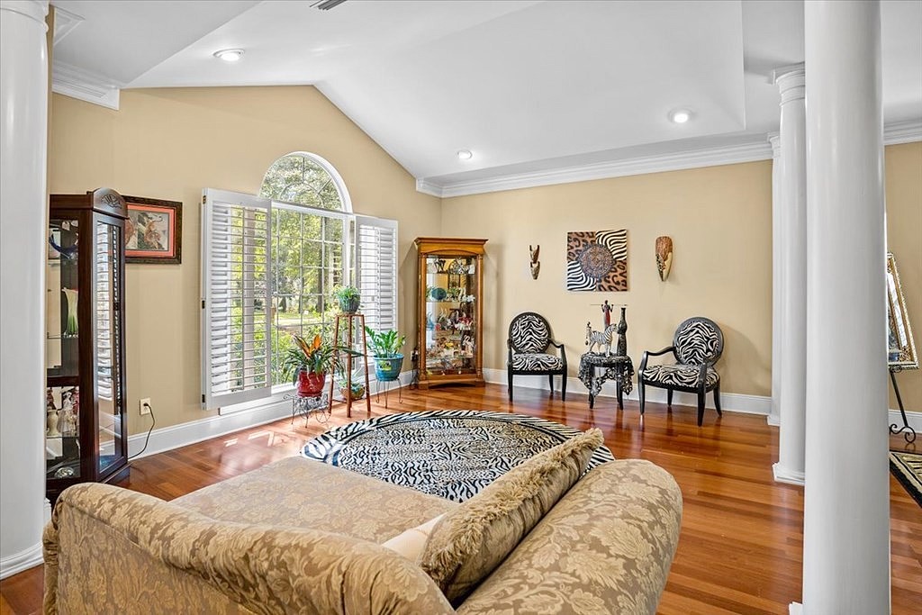 527 RIVEREDGE PKWY  