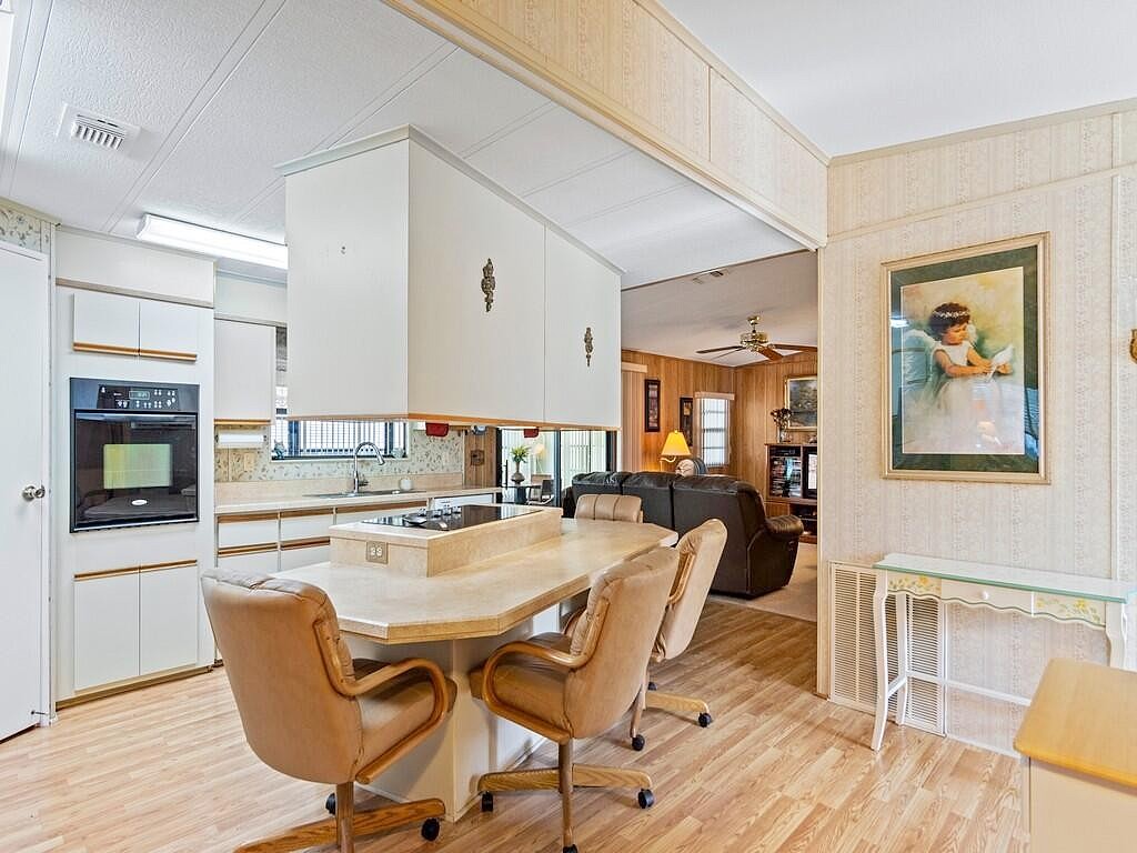 1112 Sabal Palm Ln  
