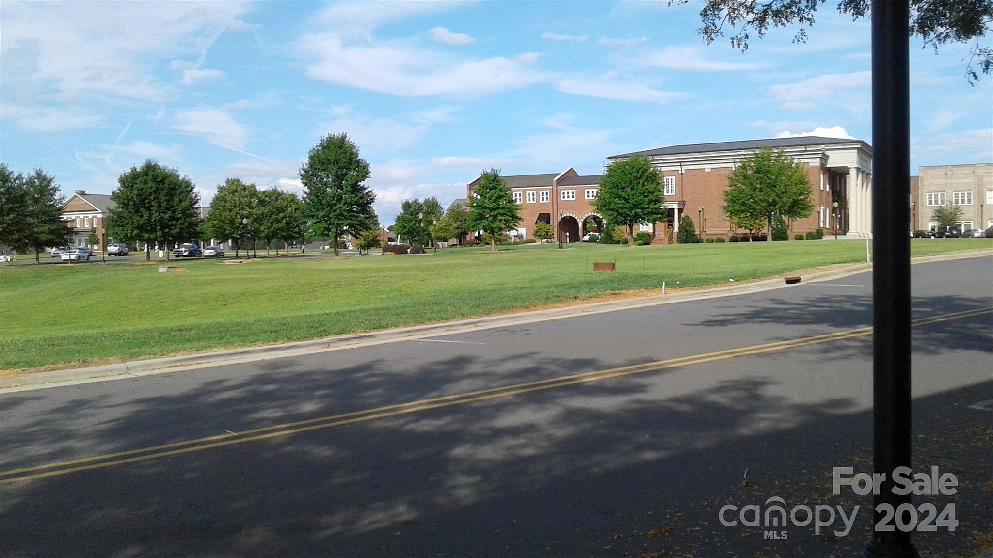 Q Town Centre Dr Unit 1  