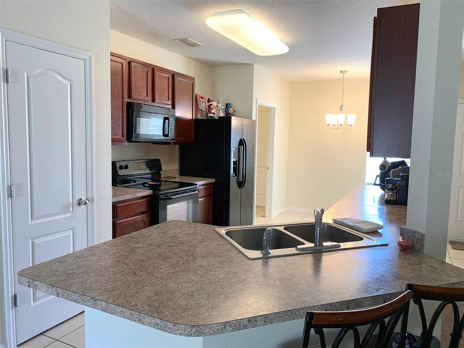 561 LAKE CUMMINGS Way  