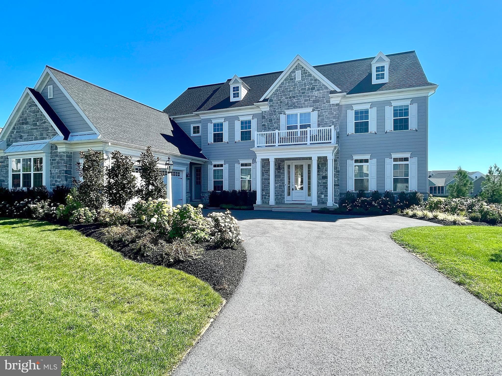 994 VALLEY Xing DR
