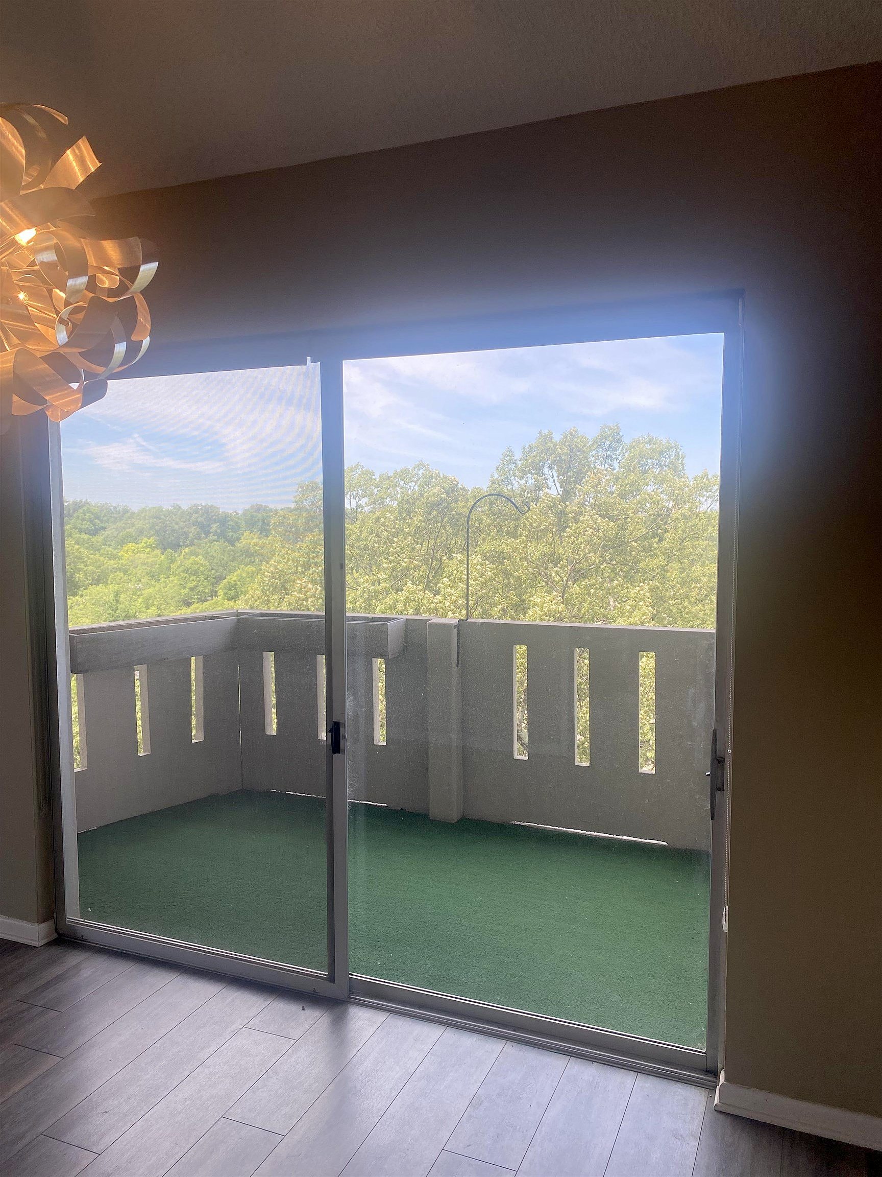 1960 N Pkwy Unit 1002