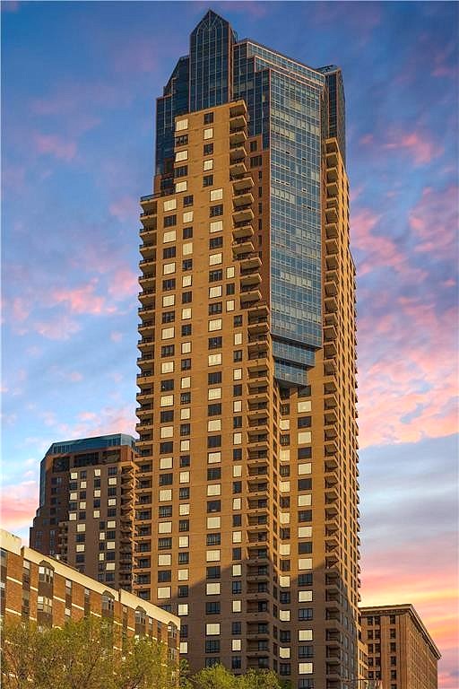 168 6TH ST E Unit 4202