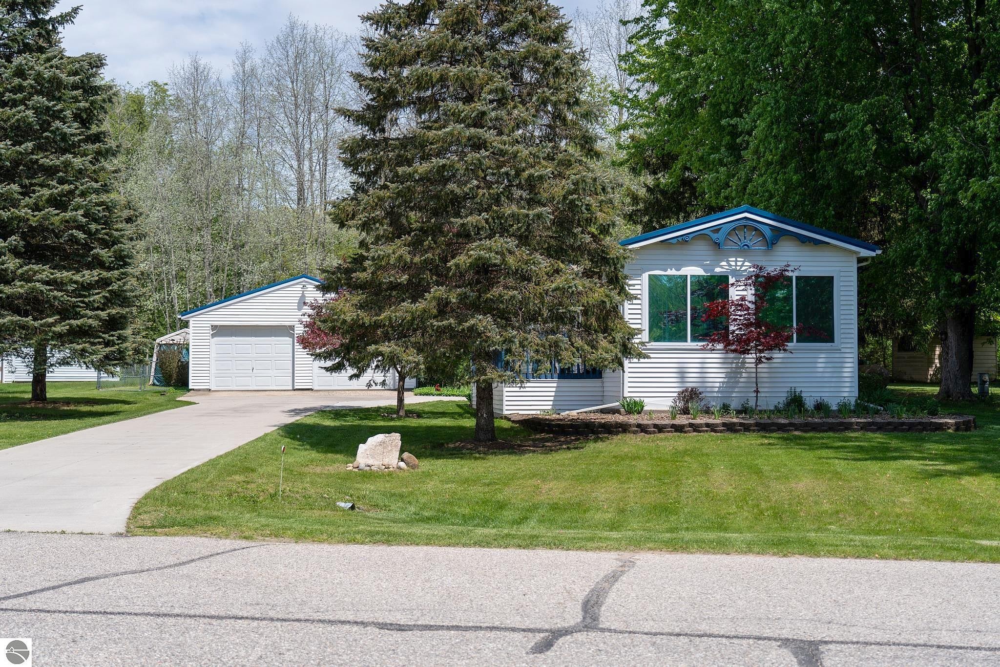 1014 Carmen Dr  