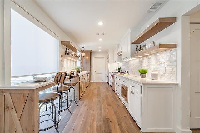 4100 University Blvd  