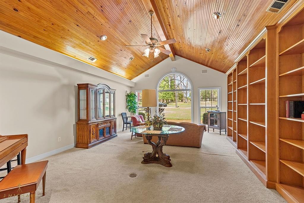 464 Woodland Dr  