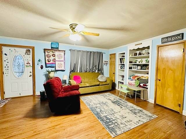 108 W Chaplin St  