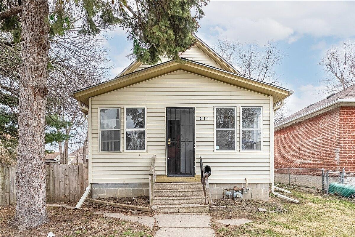 911 AVE C  
