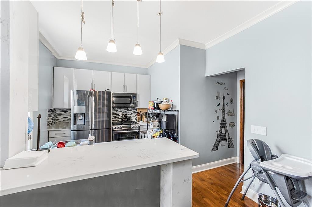 839 E 19TH ST Unit 4C