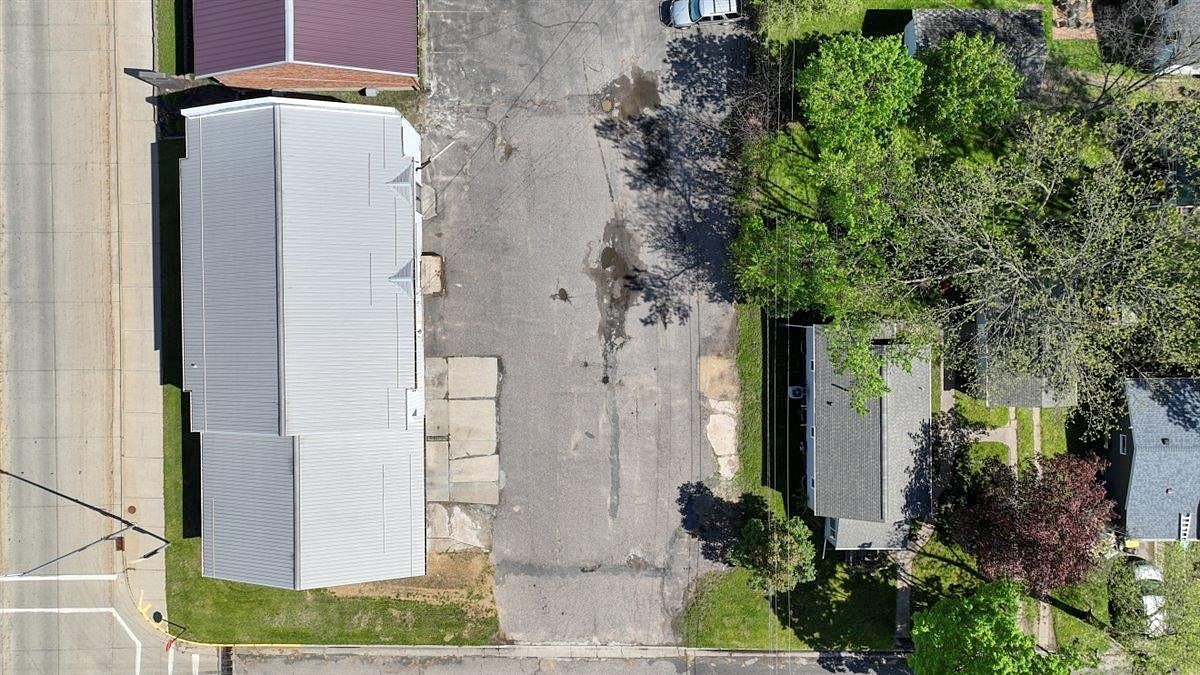 373 W 6th St  