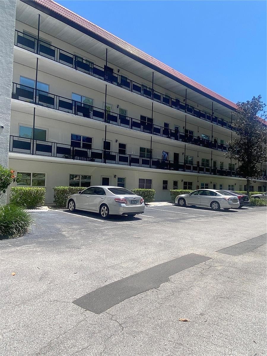 200 El Camino Dr Unit 202  