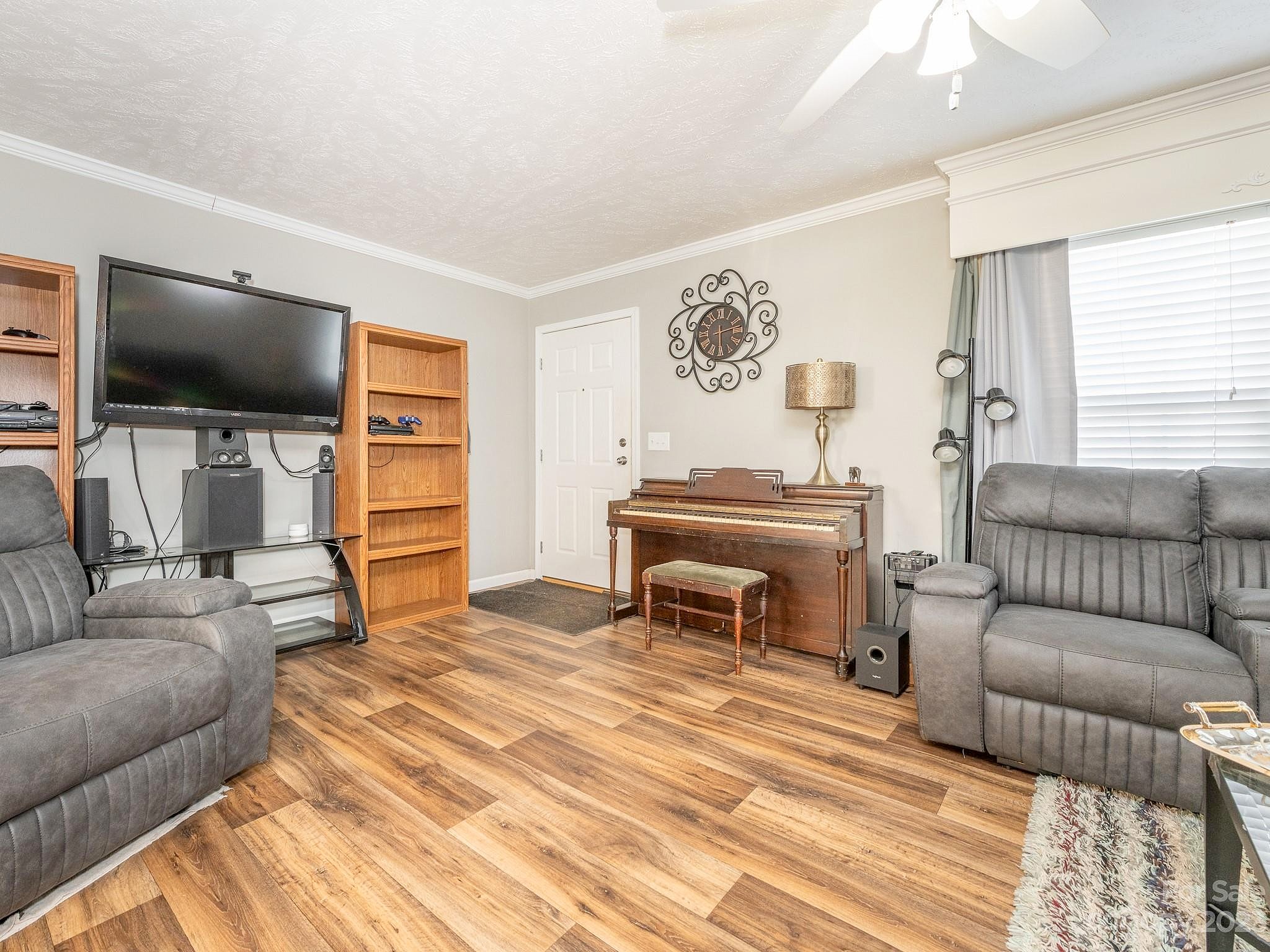 4897 Sierra Dr  