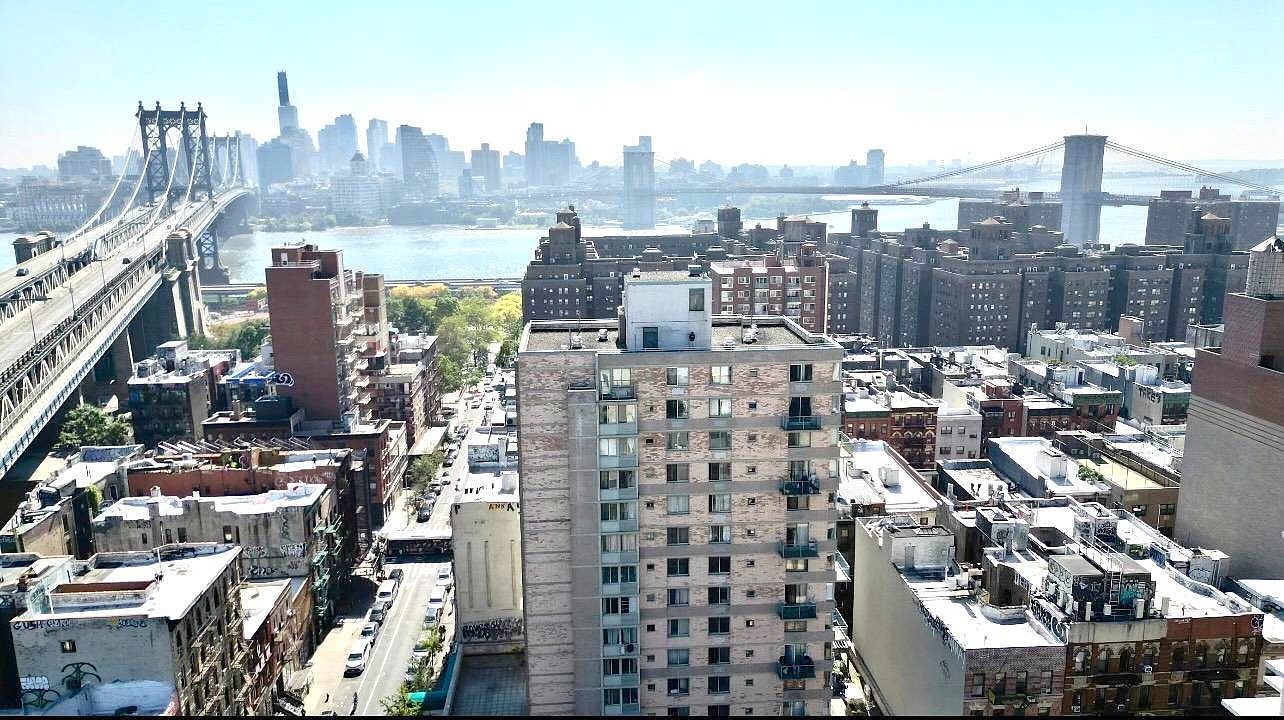 60 Henry St Unit 13DE  