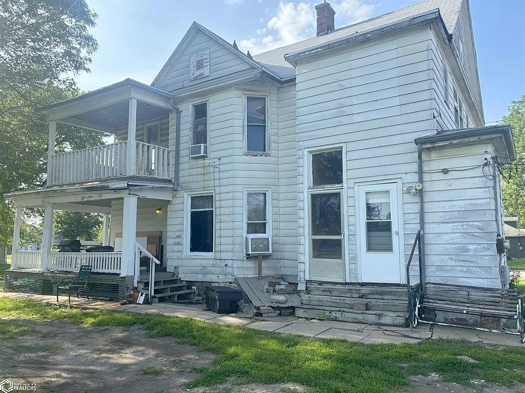 102 S DAVIS ST