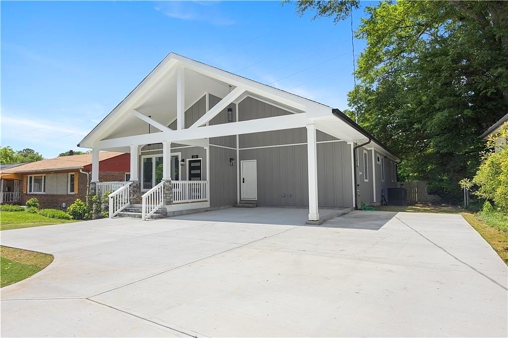 221 Silver Springs Cir SW  