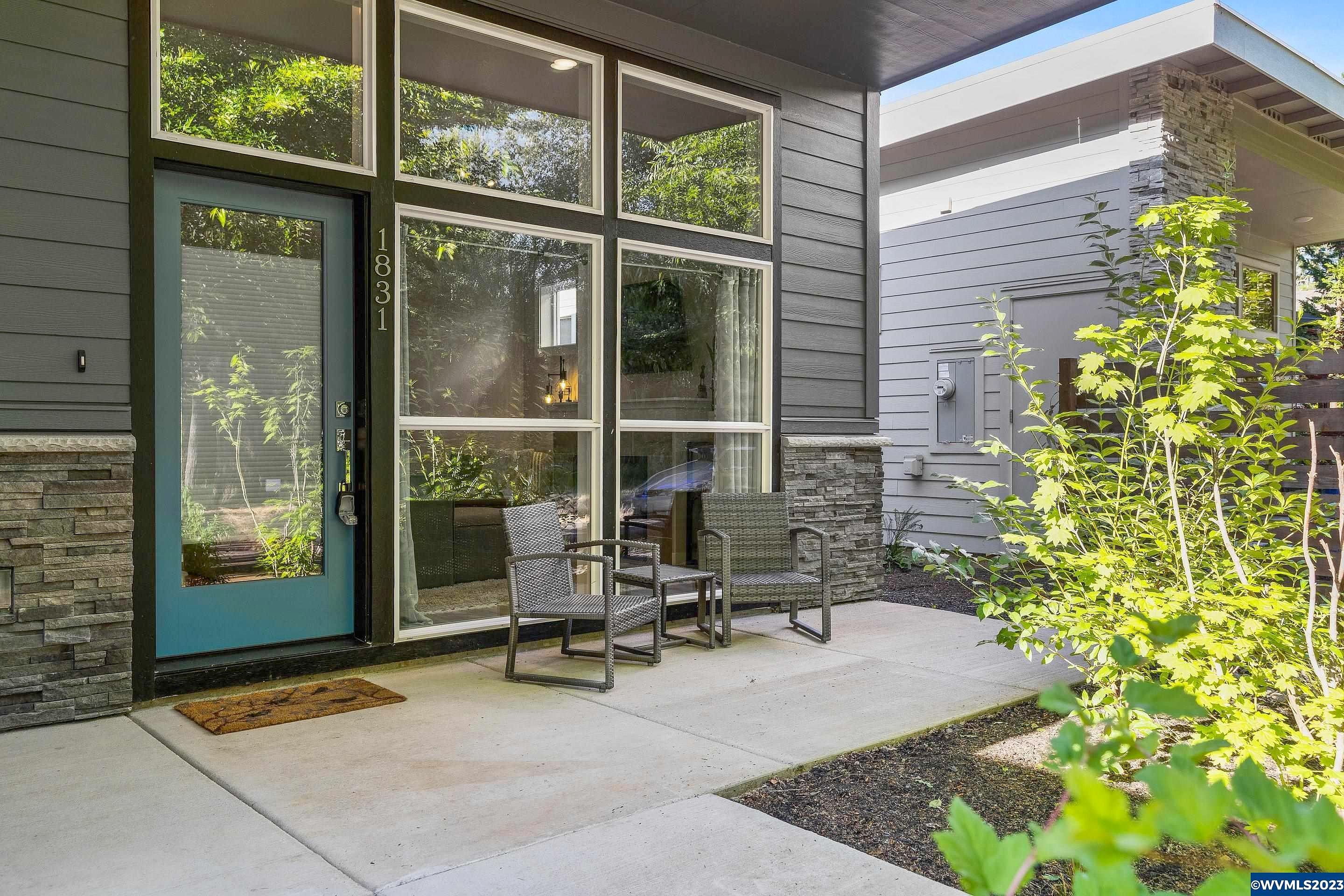 1831 COUSTEAU Loop SE  