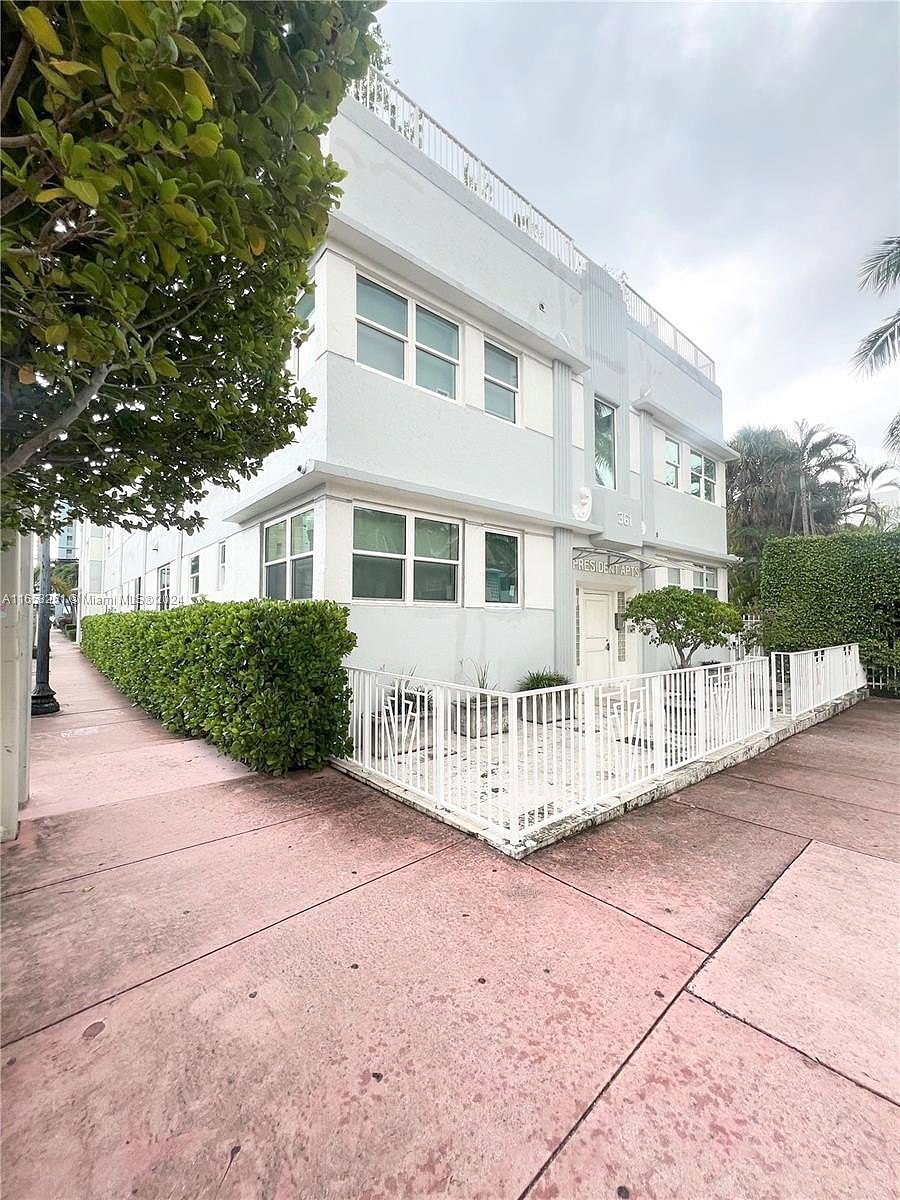 361 Collins Ave Unit A2  