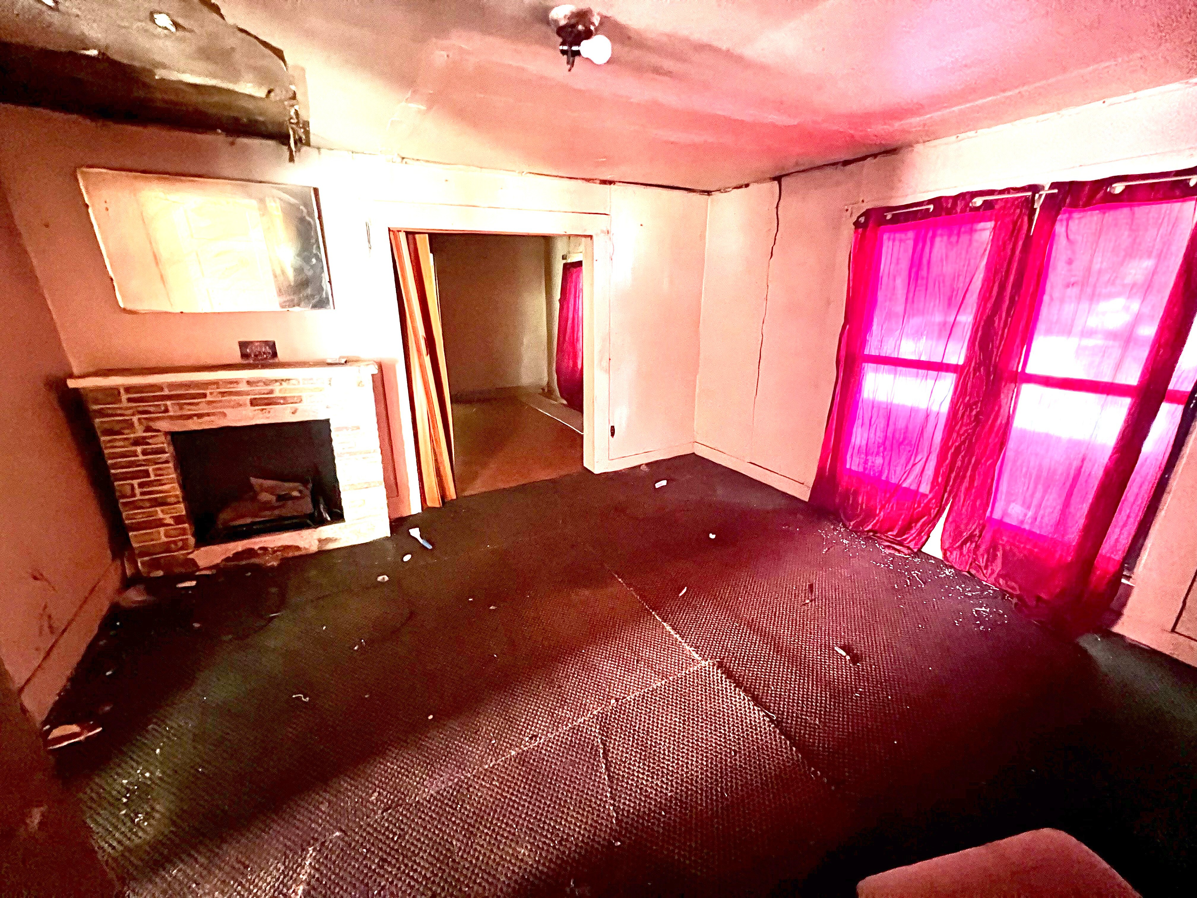 1211 ROOSEVELT ST  