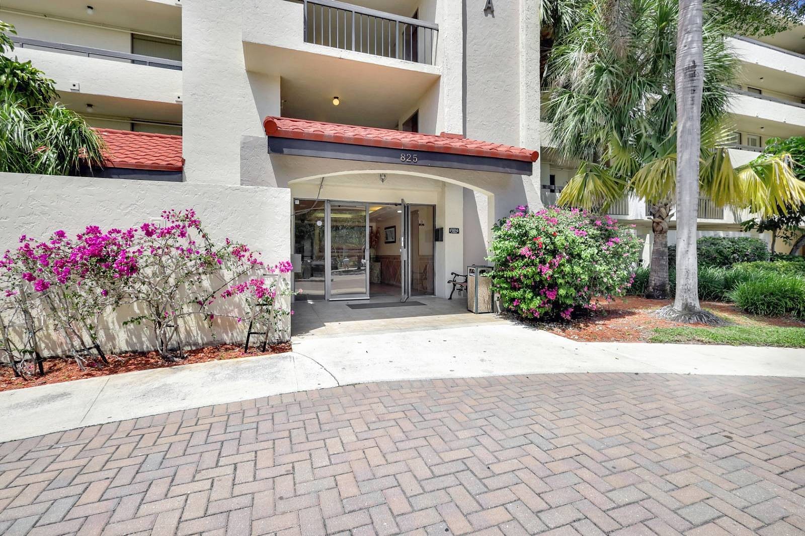 825 Egret Cir Unit 306  