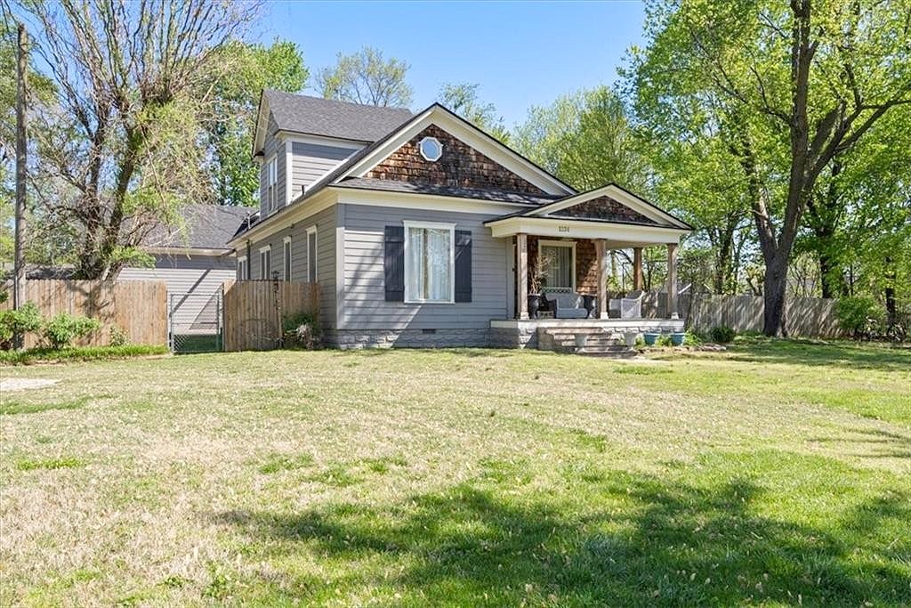 1224 W Huntsville Ave  