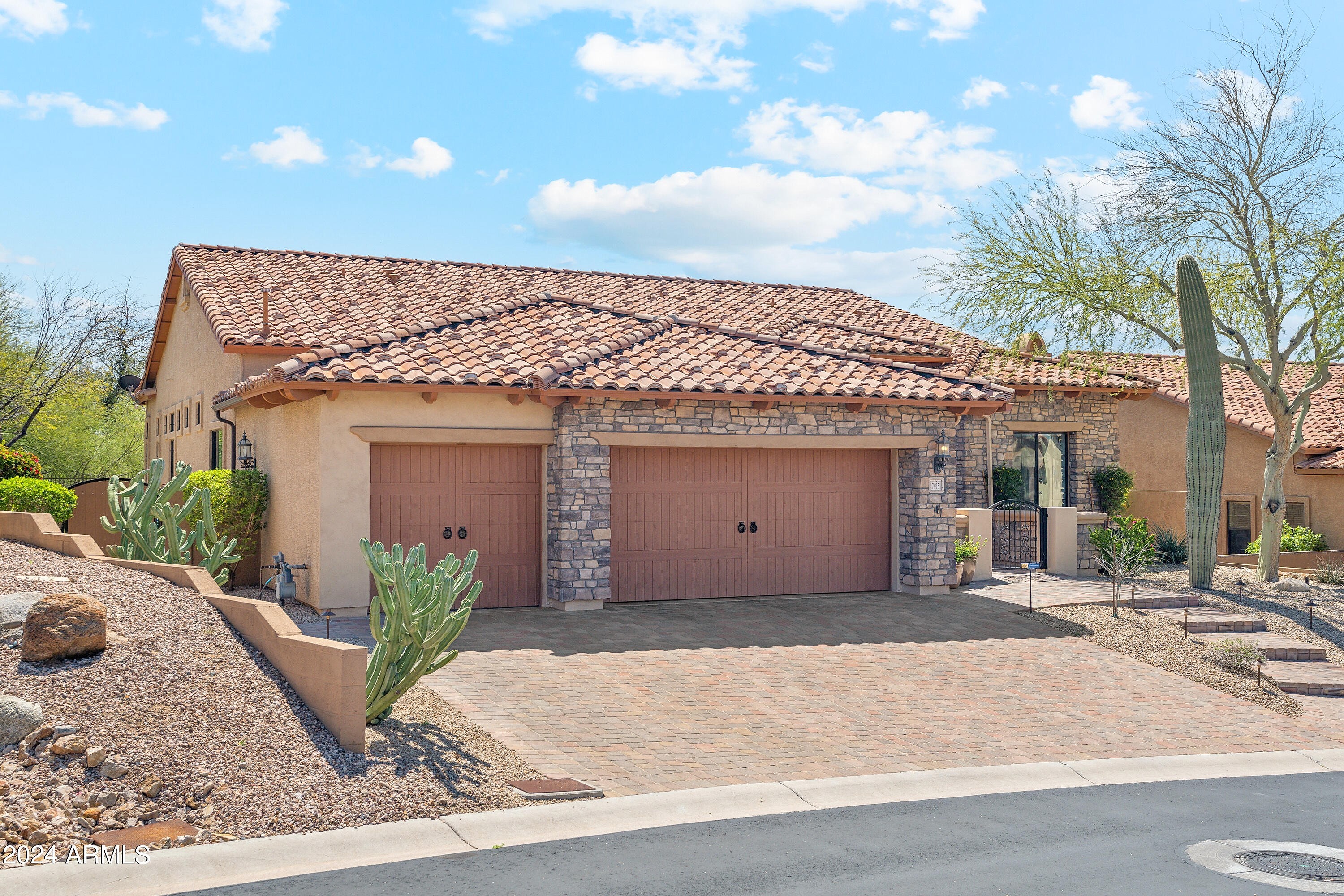 7915 E Stonecliff Cir  