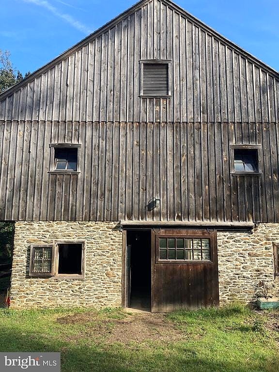 2275 2265 STRASBURG Rd  