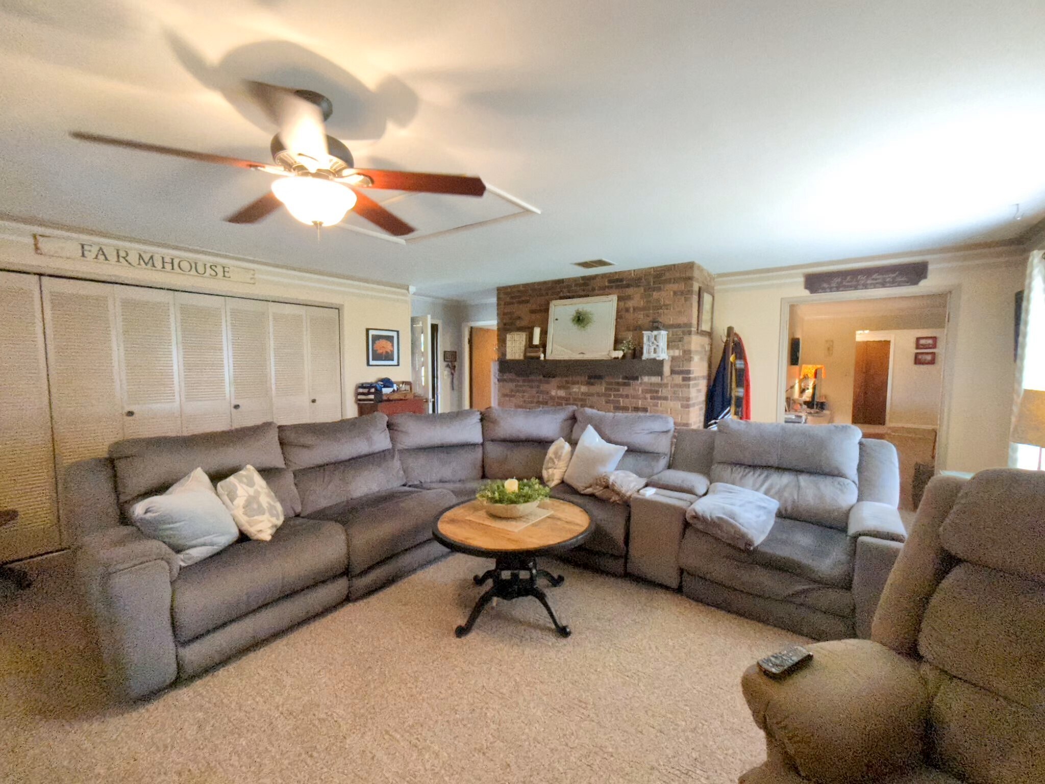 542 E Cameron Dr  