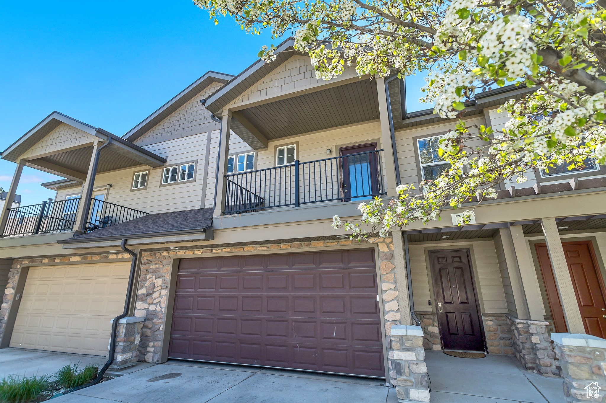 749 W Club Oaks Dr  