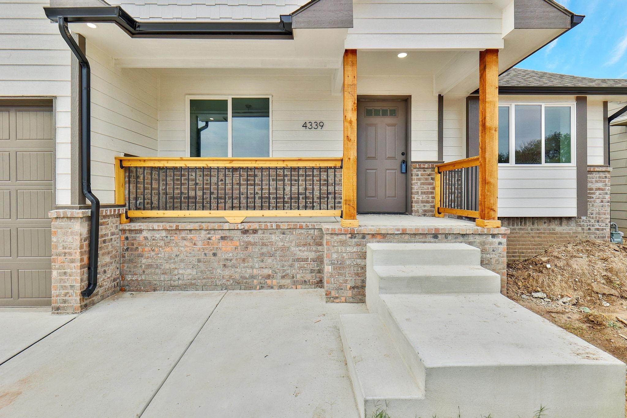 4339 S Mount Carmel Ave