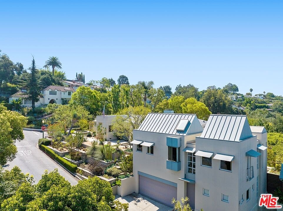 3081 Lake Hollywood Dr  