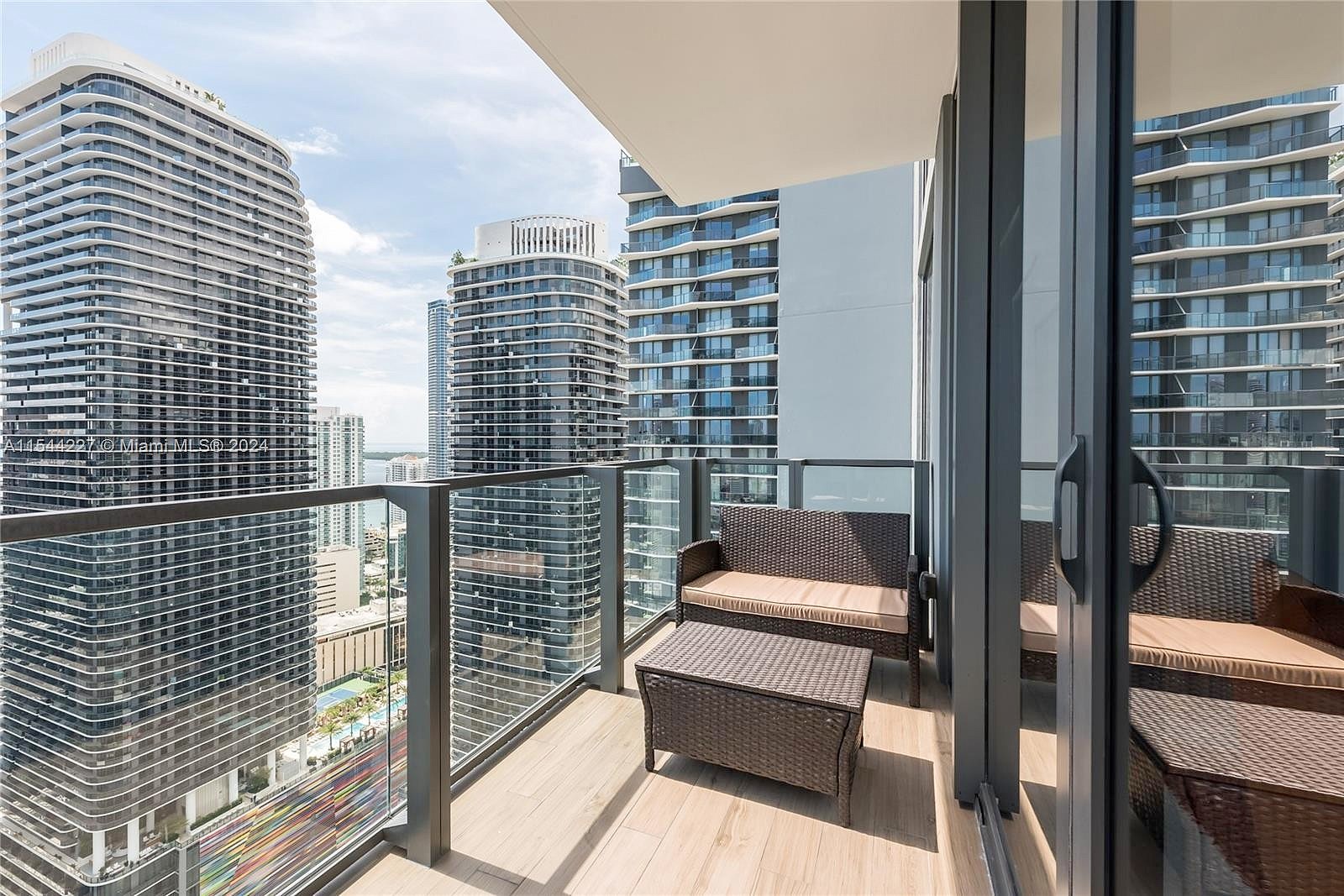 88 SW 7th St Unit 3403  