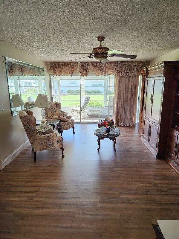 625 PINES KNOLL DR Unit B  