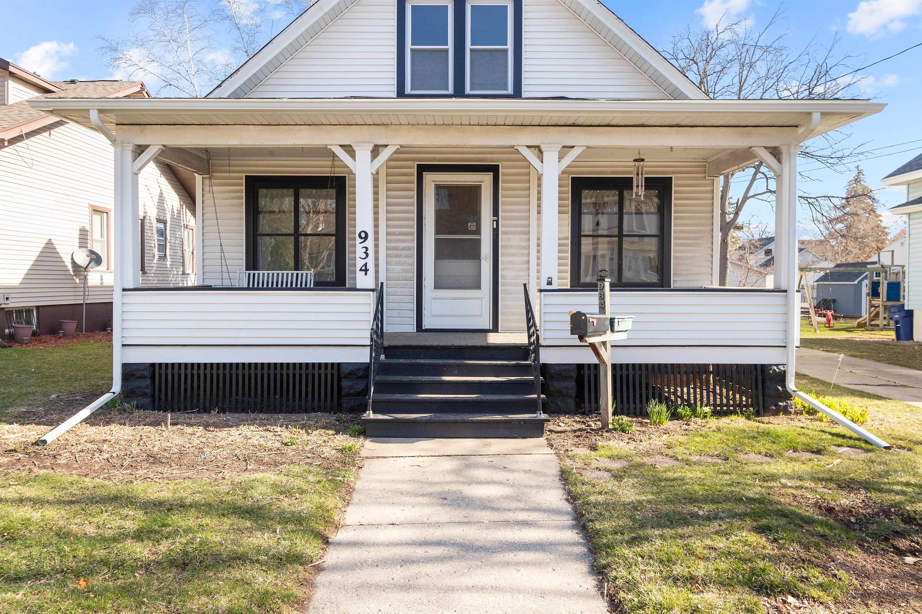 934 Howard St  