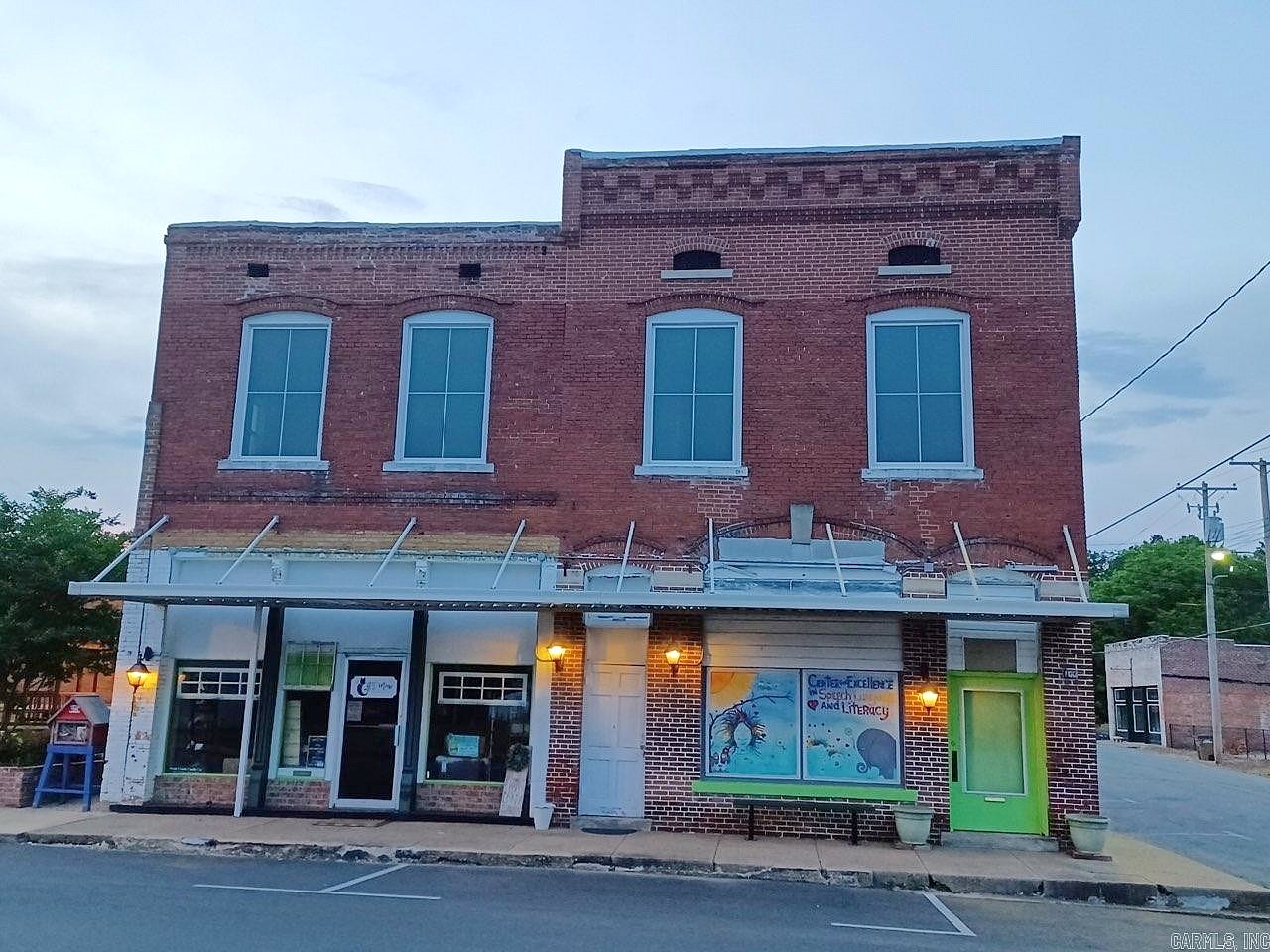 100 N MAIN ST  