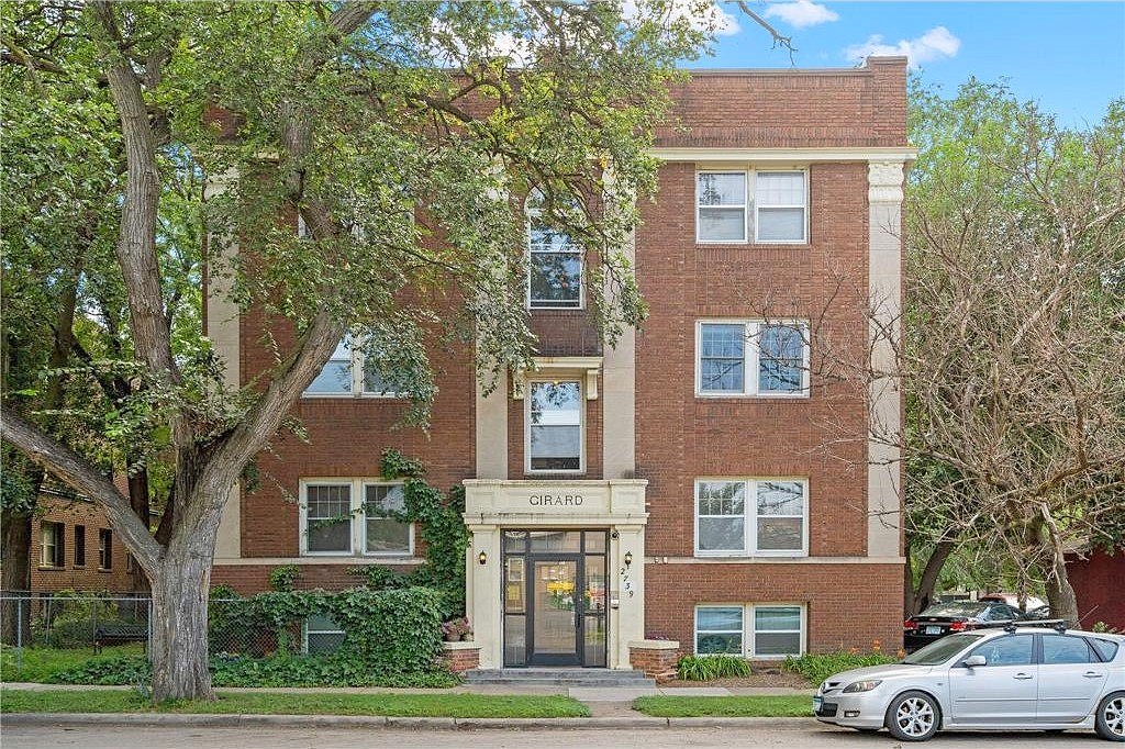 2739 Girard Ave S Unit 105