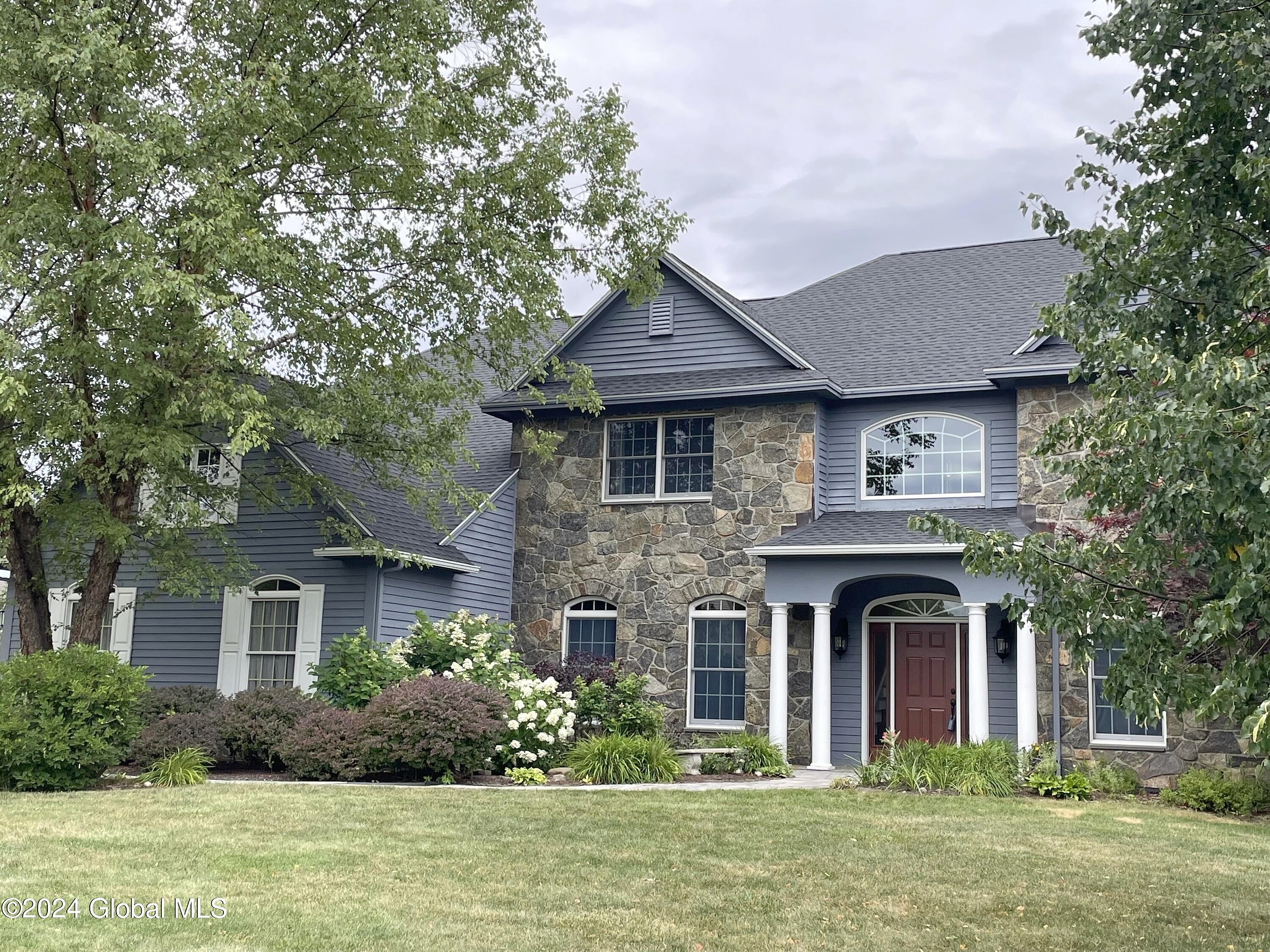 8 Shelbourne Dr  