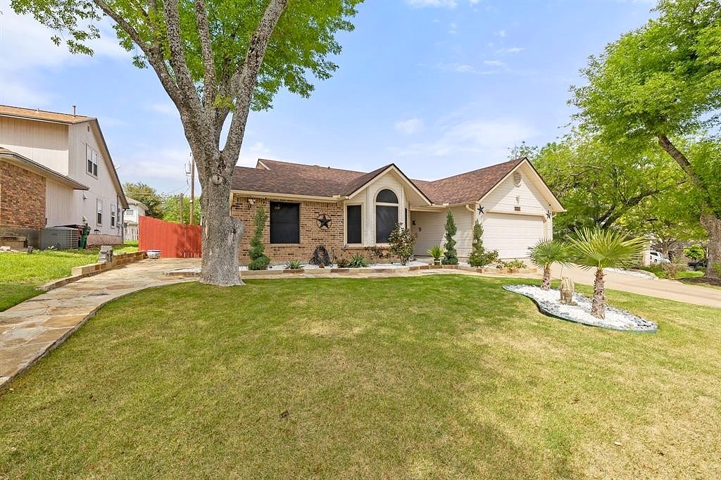 2202 Lancaster Gate Cv  