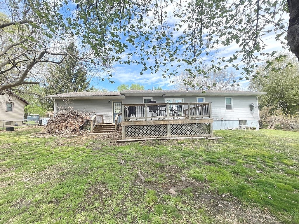 1812 HILLCREST DR