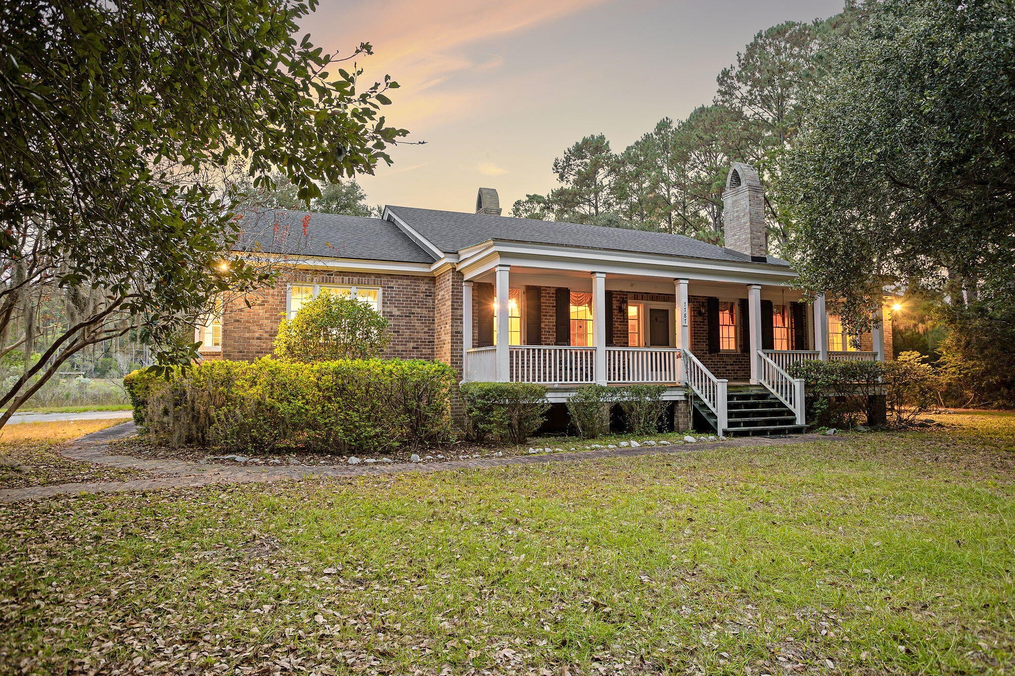 7787 Seafield Rd