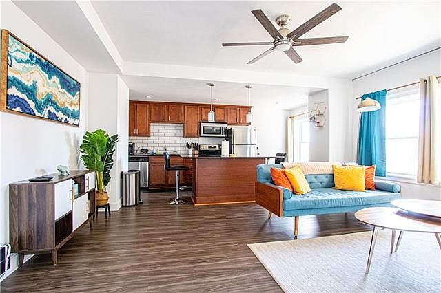 323 E Emanuel Cleaver Unit 3D Blvd  