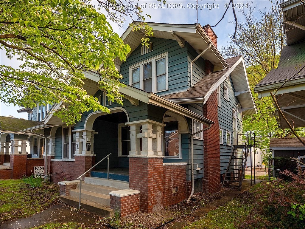 2212 WASHINGTON ST E  