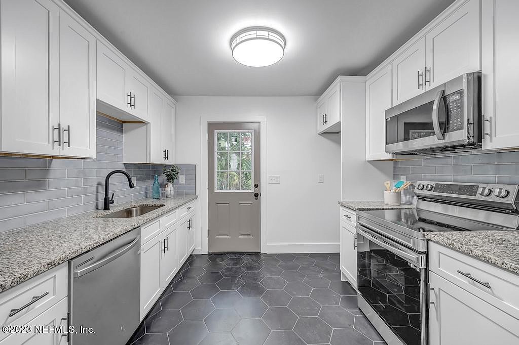 3440 COMMONWEALTH AVE  