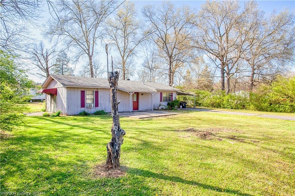 121 N Redbud Ln