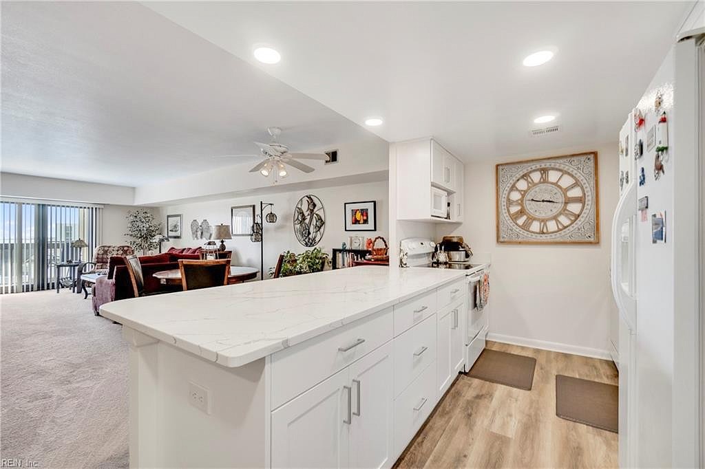 2830 Shore Dr Unit 812  