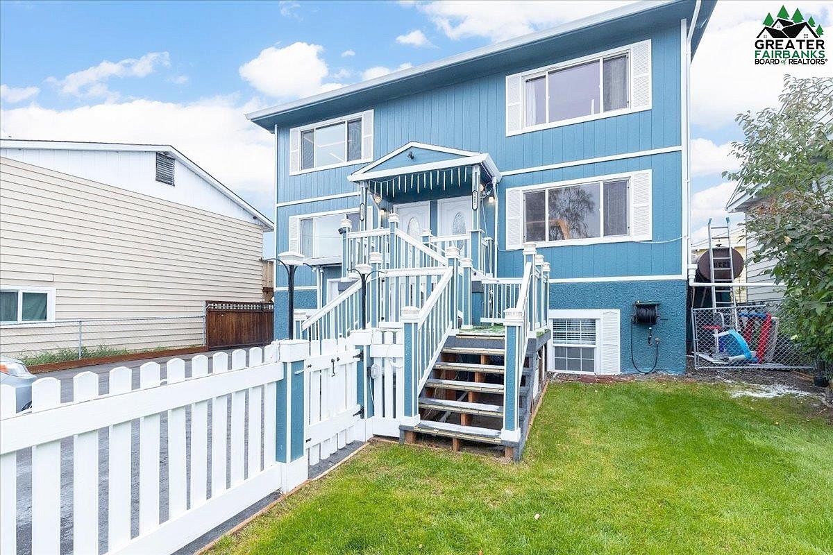 1405/1407 Lathrop St Unit 1407